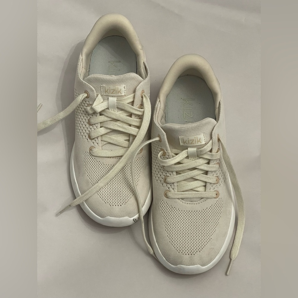 Kizik Lima women’s Cream Athletic Sneakers Size 8.5